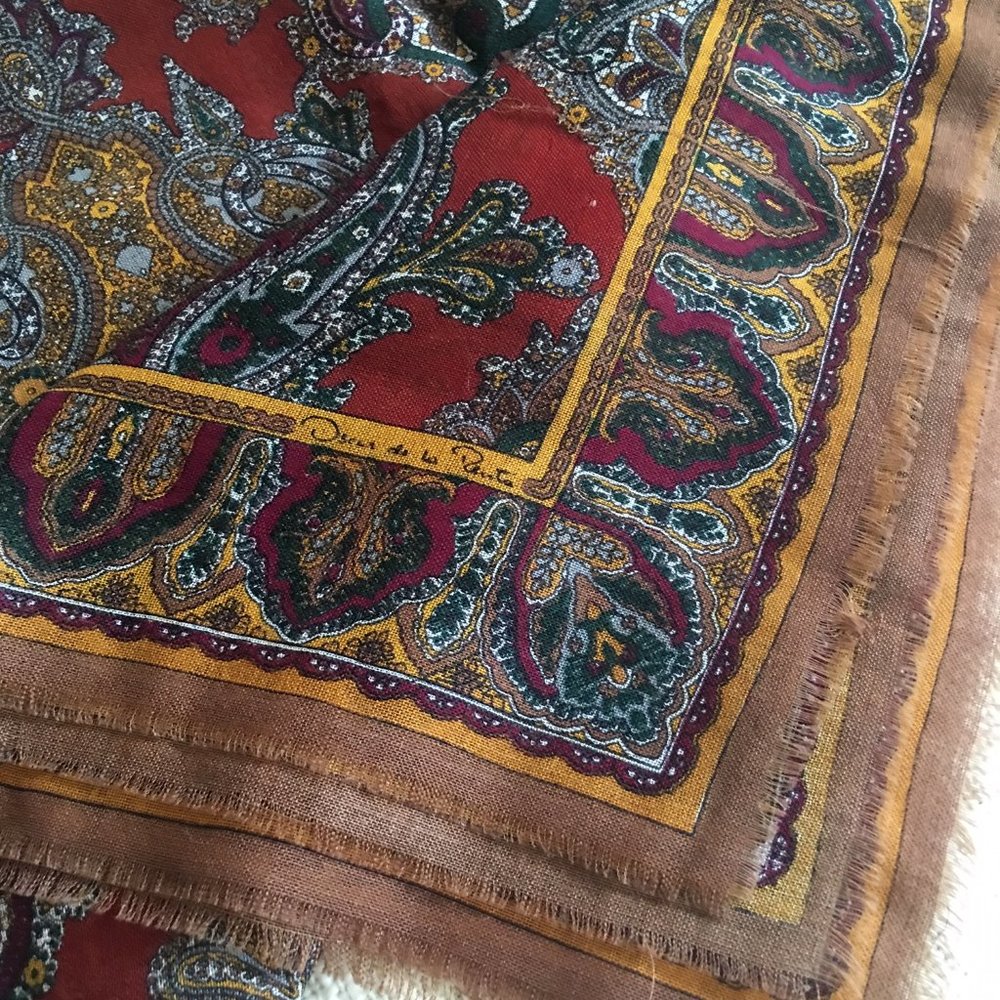 Excellent OSCAR DE LA RENTA Wool Scarf 34 x 34